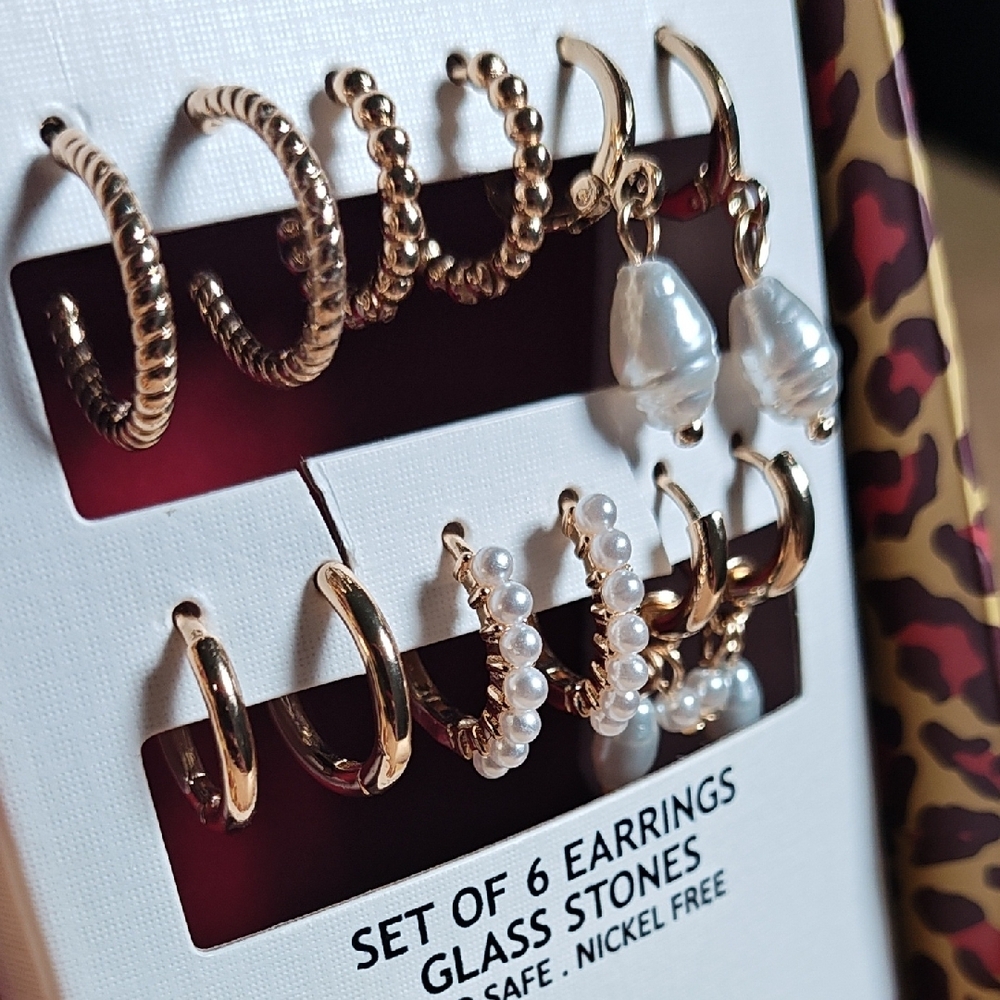 House of Harlow 1960 Gold and Pearl Earring Collection - Picture 3 of 5